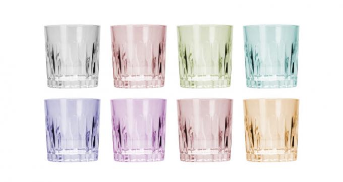 Vini senza stelo con costole in bicchieri di champagne 3