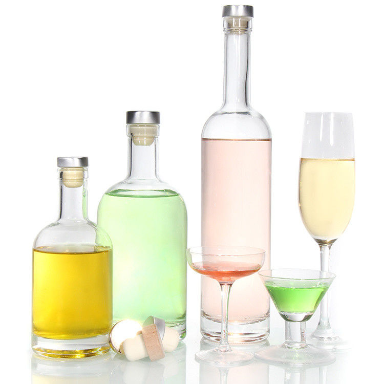 Prezzo a buon mercato Materiale bianco alto Bottiglia di liquore di vetro da 750 ml per whisky al rum