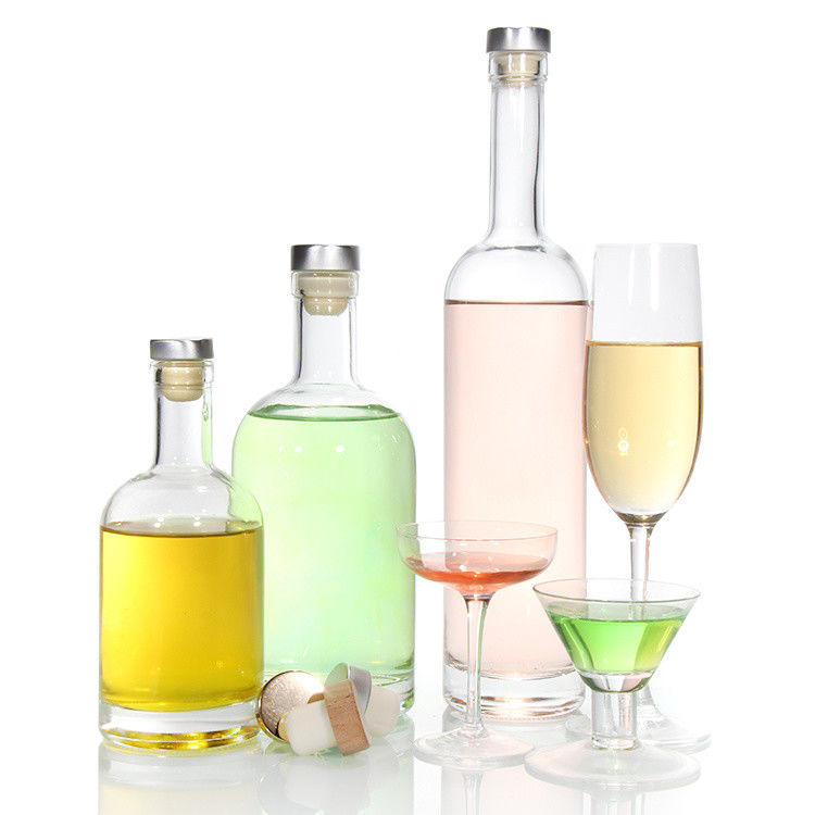 Inventario bottiglie di vetro Fornitore 750ml bottiglie di liquore di vetro pesante per vodka a basso prezzo