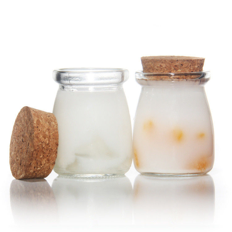 8 oz di bottiglia di yogurt vuoto, vaso di budino e bottiglia di latte fresco con tappo di sughero