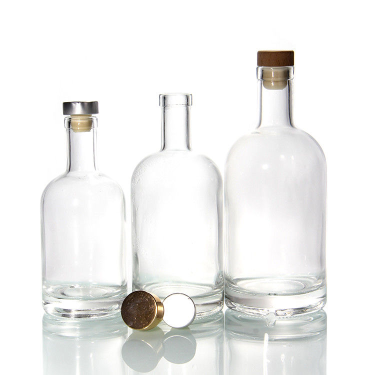 Bottiglie di vetro trasparente per bevande di vino Bevande con tappo di sughero Bottiglie a tappo ermetico fornitore 500ml 750ml