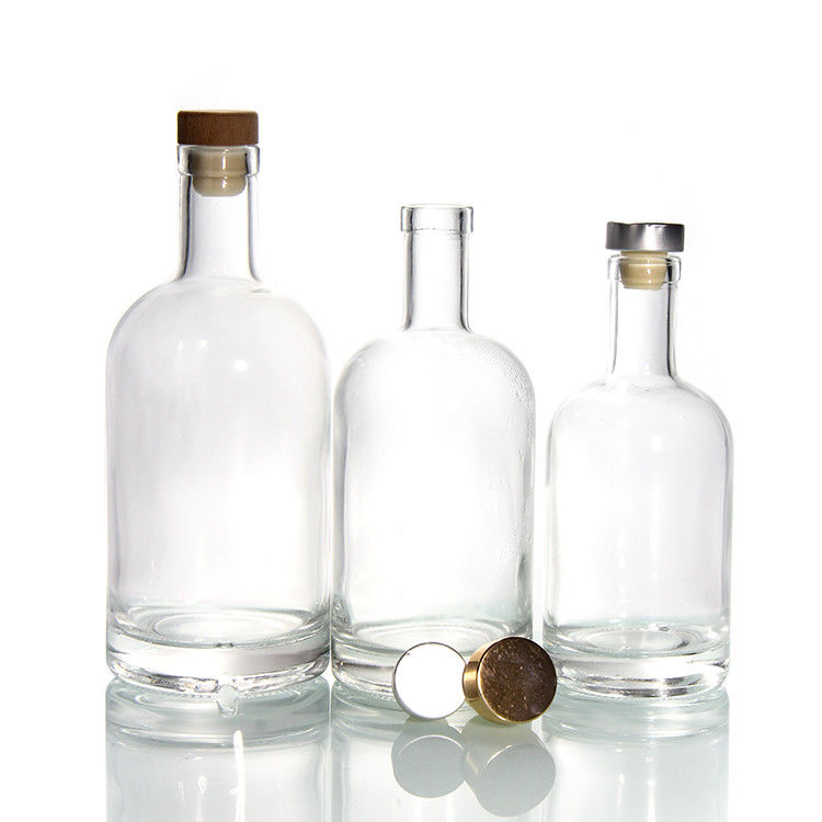 Bottiglie di vetro trasparente per bevande di vino Bevande con tappo di sughero Bottiglie a tappo ermetico fornitore 500ml 750ml