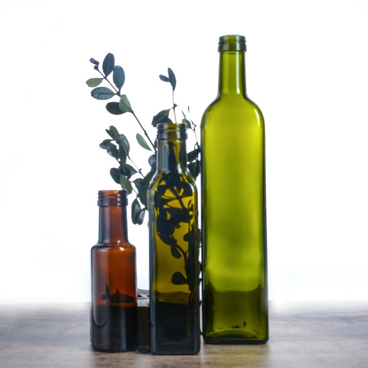 Bottiglie di vetro piatte di olio d'oliva da 500 ml a 750 ml con tappo a sughero o a vite
