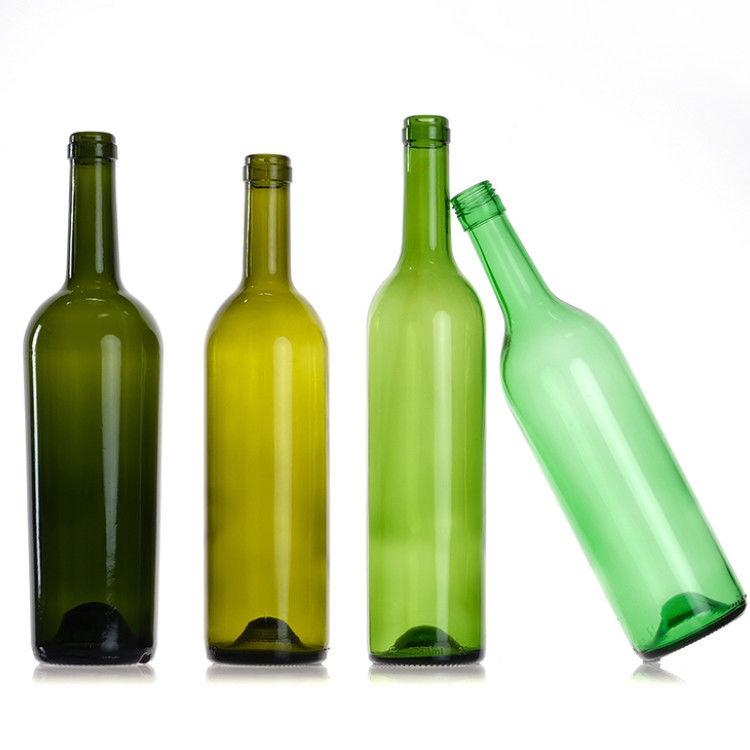 Bottiglie di vino bordeaux con tappo di sughero 750 ml