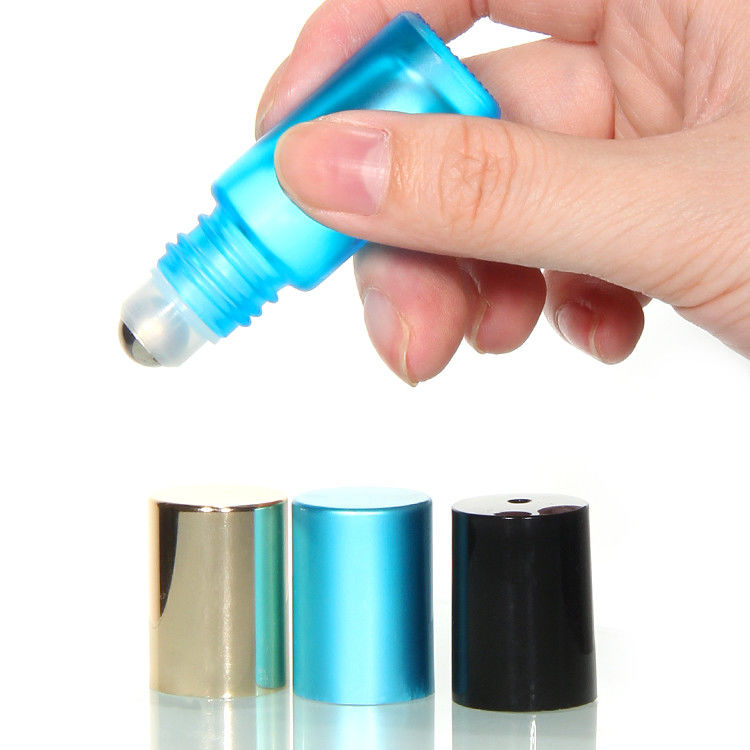 Perfume di vetro in rotolo su bottiglia con palla di acciaio inossidabile